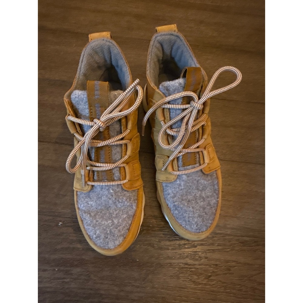 Sorel Kinetic Conquest Tan Suede Grey Felt Winter Sneaker Boots Womens size 6